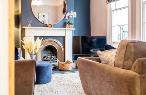 Montpellier Villa | Stunning 2 Bed Townhouse with Patio in Cheltenham