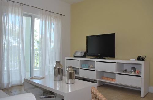 North Bimini Condo | Stunning 2/2 Condo within walking distance to beach, pools, casino and dining