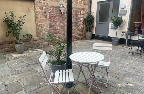 Belper Apartment | Stunning 2 Double Bedroom Spacious Apartment in a Beautiful Courtyard