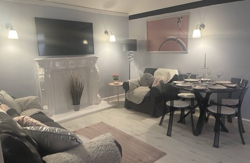 Belper Apartment | Stunning 2 Double Bedroom Spacious Apartment in a Beautiful Courtyard