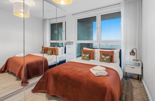 Canning Town South Apartment | Stunning 2Bedroom Ensuite Apartment Near Excel & 02 Area