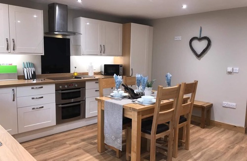 Kendal Cottage | Stunning 3 bed cottage with exceptional views over fields and the Lakeland fells