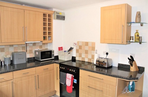 Milton Keynes House | STUNNING 3 bed semi, walking distance to the city centre!