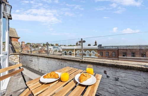 Frognal and Fitzjohns Apartment | Stunning 3-Bedroom Apartment in Hampstead