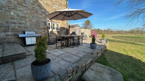 Winkhill House | Stunning 4 Bed Near Alton Towers, Polar Bears, Peak District