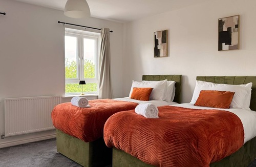 Cambourne House | Stunning 4-Bedroom House Cambridge