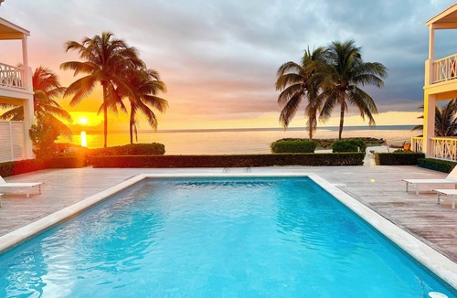 Palm Cay Villa | Stunning 5 BR Home-60 steps to beach! Tennis-Pickleball- Resort Club