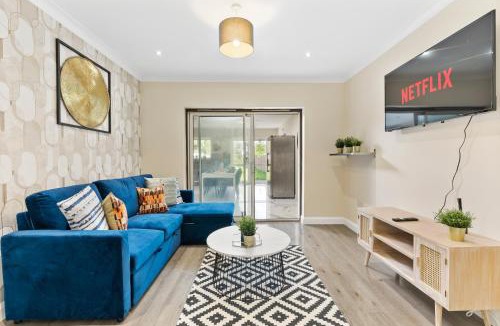 Sudbury House | Stunning 6 bedroom in Wembley - Parking