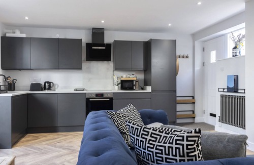 Cheltenham House | Stunning and Contemporary 2 Bed Home in Lansdown