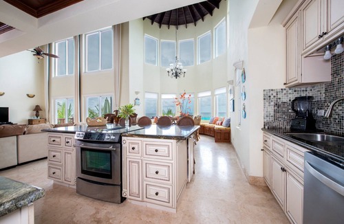 Governor's Harbour House | Stunning Beachfront House, Walk to Tippys! Pool Table, Foosball, POOL!