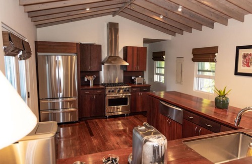 Dunmore Town House | Stunning Beachfront Villa Retreat in Harbour Island, Bahamas