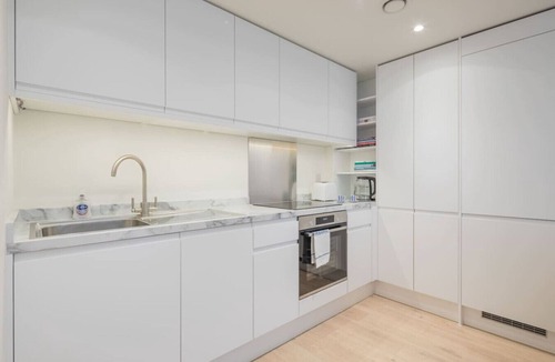 Cambridge City Centre Apartment | Stunning Central Apt - With Parking!