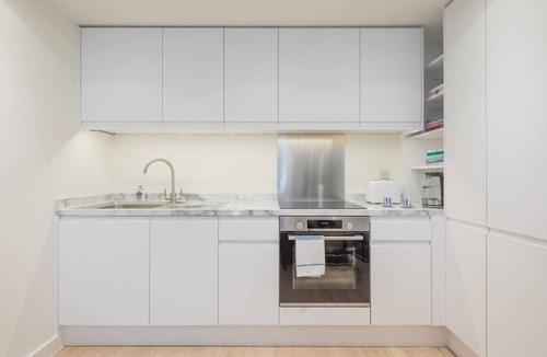 Cambridge City Centre Apartment | Stunning Central Apt - With Parking!