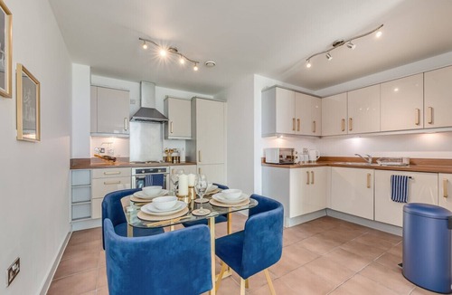 Central Milton Keynes Apartment | Stunning City Centre Apartment Balcony Free Parking Fast Wifi Self-Check-In Yoko Property