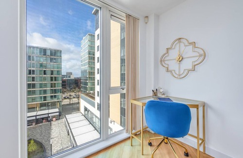 Central Milton Keynes Apartment | Stunning City Centre Apartment Balcony Free Parking Fast Wifi Self-Check-In Yoko Property