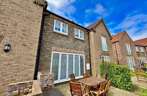 Filey Cottage | Stunning Coastal Cottage - Sleeping 5 in 2 Bedrooms - Pool and Beach Access Included.