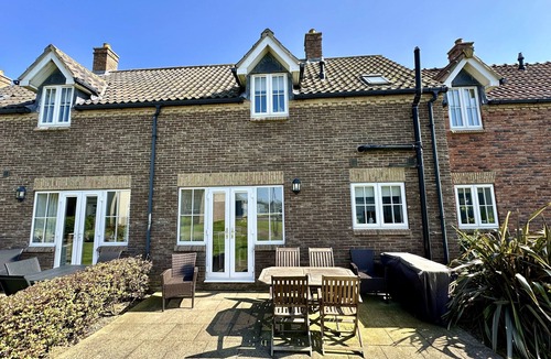 Filey Cottage | Stunning Coastal Cottage - Sleeping 5 in 2 Bedrooms - Pool and Beach Access Included.