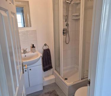 Wakefield House | Stunning Contractor home, Company workers WLC, Netflix