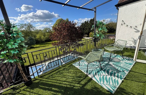 Northway House | Stunning cotswold, period country house, hot tub, great for extended family