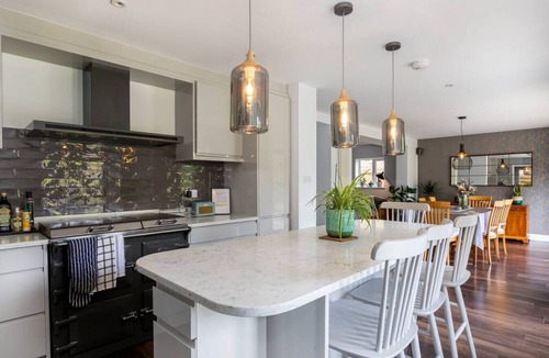 Bourton-on-the-Water House | Stunning 5 Bed in the Centre of Bourton