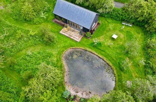 Bourn Cottage | Stunning Lodge in Idyllic Setting, Near Cambridge