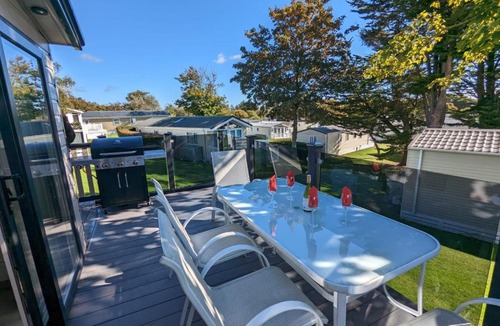 Milford on Sea Resort | STUNNING LUXURY Caravan on edge of New Forest on SHOREFIELD Country Park ENTERTAINMENT AND LEISURE PASSES INCLUDED