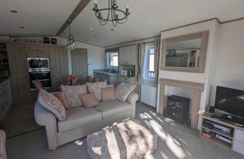 Milford on Sea Resort | STUNNING LUXURY Caravan on edge of New Forest on SHOREFIELD Country Park ENTERTAINMENT AND LEISURE PASSES INCLUDED