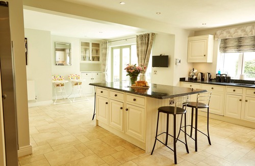Longborough House | Stunning, Modern, Spacious House With Heated Private Pool In The Centre Of T