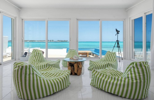 Nassau Villa | Stunning, Modern & Bright Beachfront Villa
