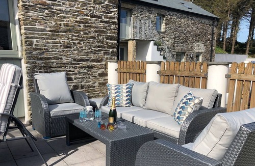 Camelford House | Stunning North Cornwall barn conversion close to the action, away from the crush