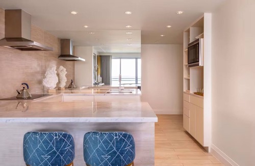 Nassau Hotel | Stunning Pet Friendly 3BR Unit | Near Goodman’s Bay Park with Pool