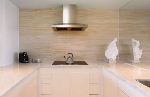 Nassau Hotel | Stunning Pet Friendly 3BR Unit | Near Goodman’s Bay Park with Pool