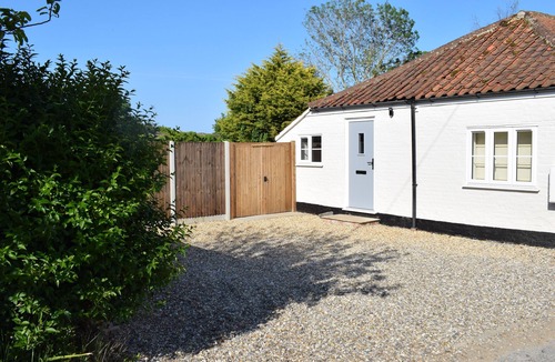 Horsey Cottage | Stunning Seaside Cottage in Horsey. Walk to Beach, Seals & Norfolk Broads