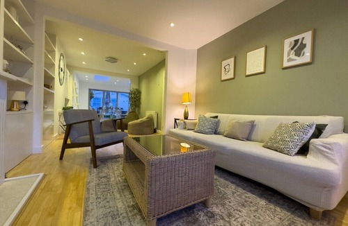 Headington House | Stunning, Spacious 5 Bed House w/Parking