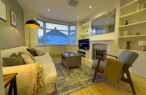 Headington House | Stunning, Spacious 5 Bed House w/Parking