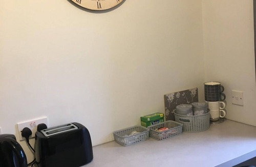 East Molesey House | Stunning studio apartment