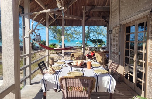 Wemyss Settlement House | Stunning Sunset Beachfront Estate with mooring