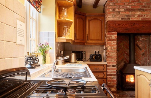 Dalbury Lees House | Stunning villa for 10 guests with WIFI and TV