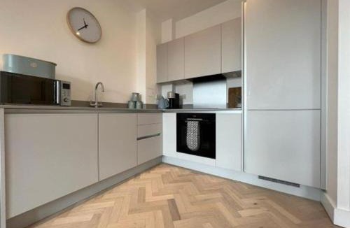 Slough Apartment | STYLISH 1 BED & PARKING-IDEAL FOR CORPORATE STAYS - By Tempstay