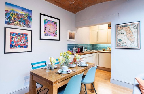 Queen's Gate House | Stylish 1 Bedroom Mews Apartment Near Hyde Park