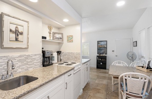 Coconut Grove Apartment | Stylish 1BR Apartment with AC, Full Kitchen & W/D - Just Steps to the Beach