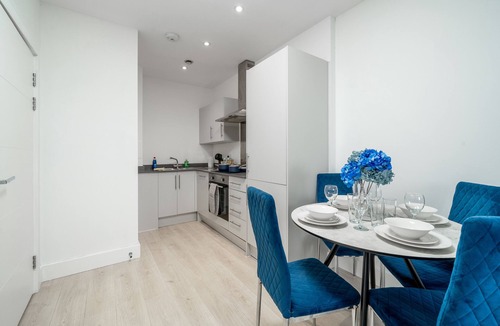 Harlington Apartment | Stylish 1BR Near Heathrow & Elizabeth Line 35