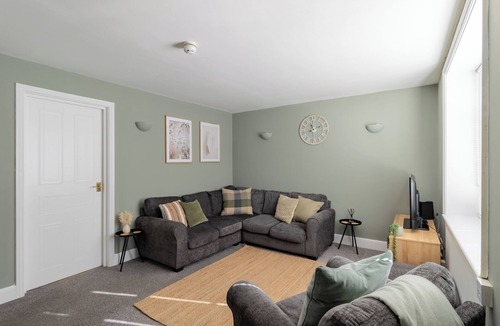Montpellier Apartment | Stylish 2 bed apt in Montpellier with a private courtyard and off road parking