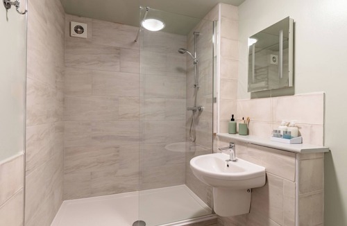 Montpellier Apartment | Stylish 2 bed apt in Montpellier with a private courtyard and off road parking
