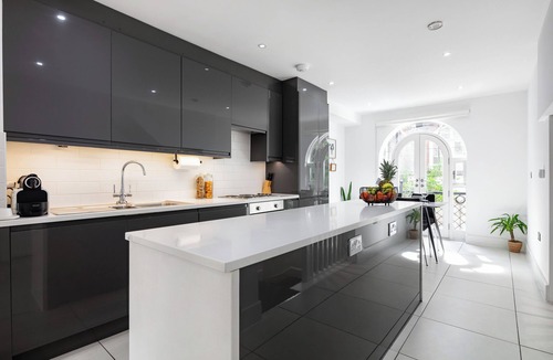 Kings Cross St. Pancras Apartment | Stylish 2 Bed APT w/Garden by St Pancras International
