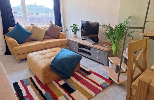St Neots Apartment | Stylish 2 Bed Flat Walk to Station Free Parking St Neots