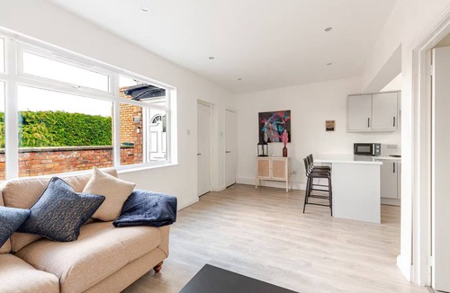 Liverpool Apartment | Stylish 2 Bed Private Apartment - Liverpool - *Newly Refurbished* FREE PARKING