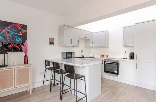 Liverpool Apartment | Stylish 2 Bed Private Apartment - Liverpool - *Newly Refurbished* FREE PARKING