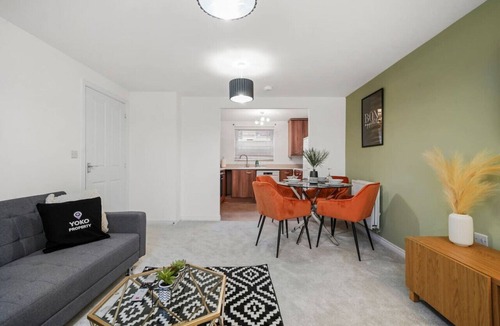 Bletchley Apartment | Stylish 2 Bedroom 2 Bathroom Apartment Great Location Free Parking Fast WiFi Yoko Property