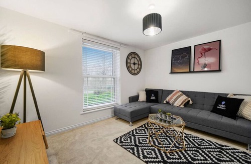 Bletchley Apartment | Stylish 2 Bedroom 2 Bathroom Apartment Great Location Free Parking Fast WiFi Yoko Property